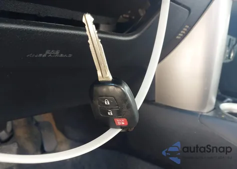 2015 Toyota Rav4 Xle z USA, uszkodzony, nr VIN 2T3RFREV7FW235708